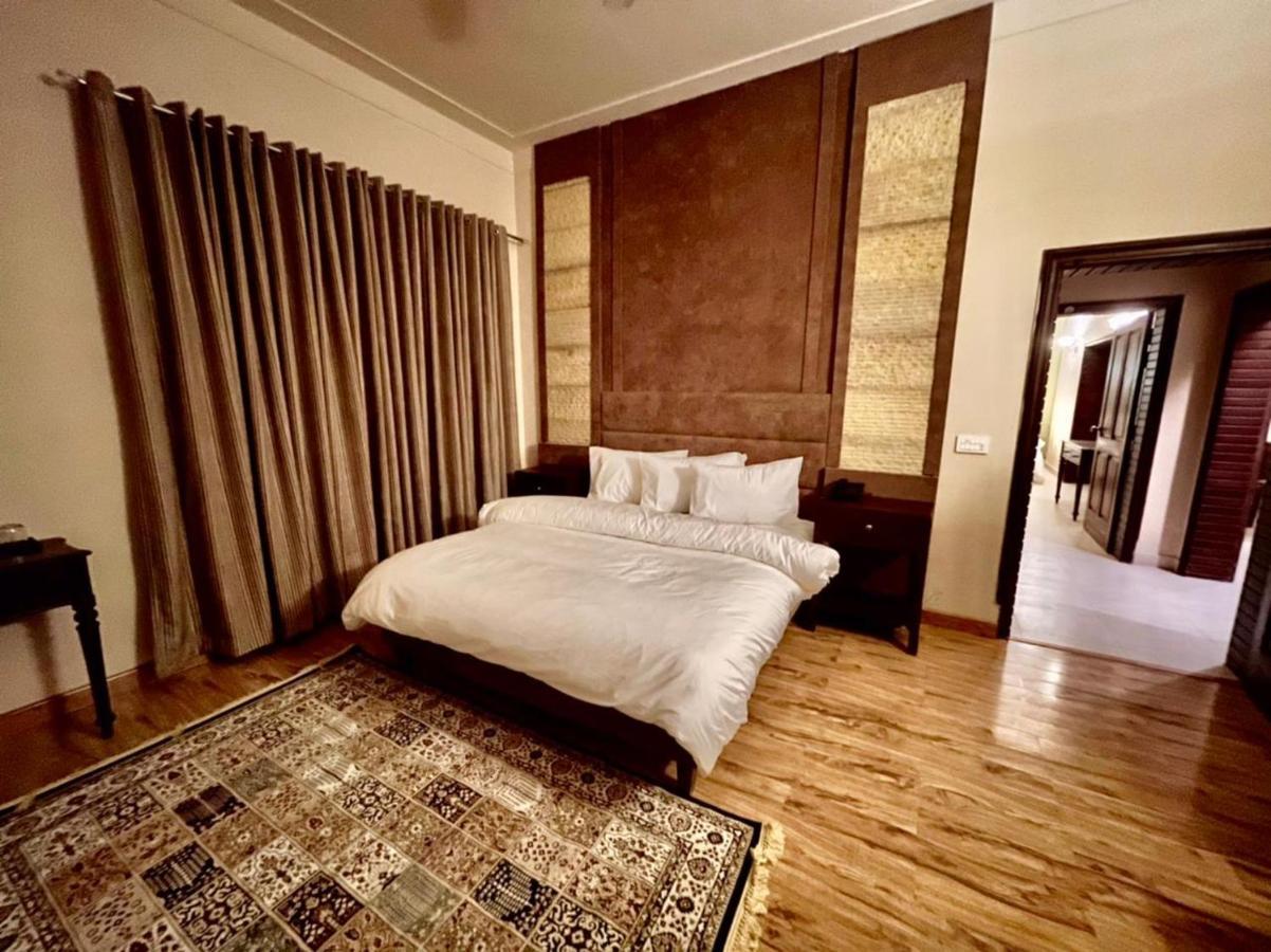 Shelton Hotel Mardan Esterno foto