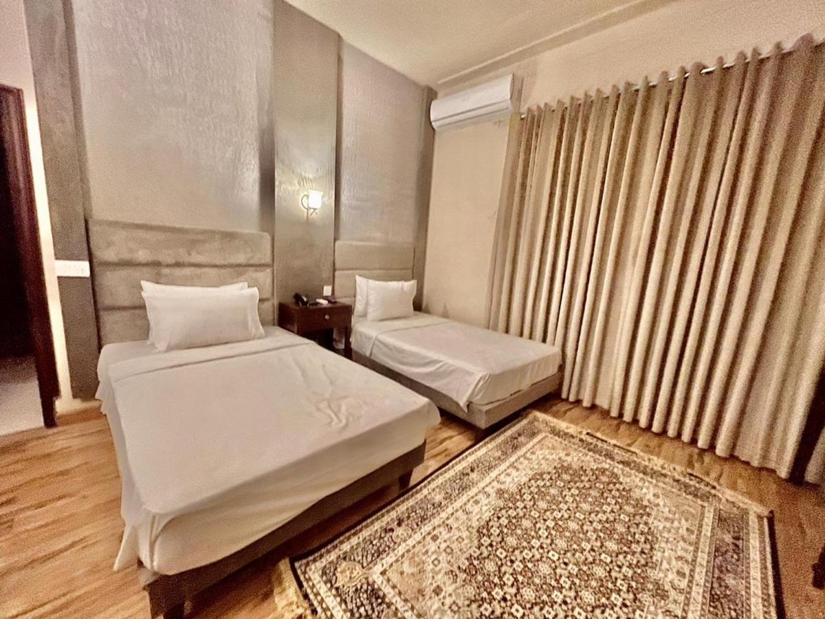 Shelton Hotel Mardan Esterno foto